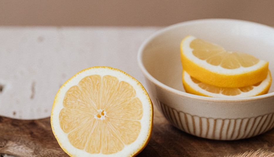 MAGIJA ZA KOJU NISTE ZNALI: Trik sa limunom koji čini čuda za zdravlje