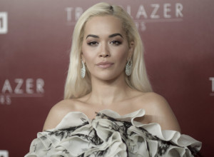 BEZ GAĆA NA CRVENOM TEPIHU! Da li biste imali hrabrosti da se obučete kao Rita Ora?
