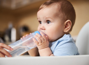 REŠENJE VELIKE DILEME: Da li je voda opasna po bebe?