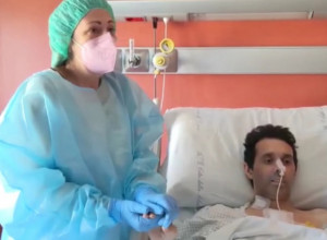 Ispunila mu je želju i rekla mu "DA" dok je umirao na bolničkoj postelji! A onda se dogodilo čudo, PRIČA KOJA KIDA SRCE! (VIDEO)
