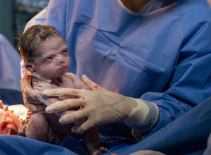 CEO SVET JE PRE DVE GODINE PRIČAO O "BESNOJ BEBI": Evo kako najpoznatije novorođenče sada izgleda, ljudi su šokirani! (FOTO)