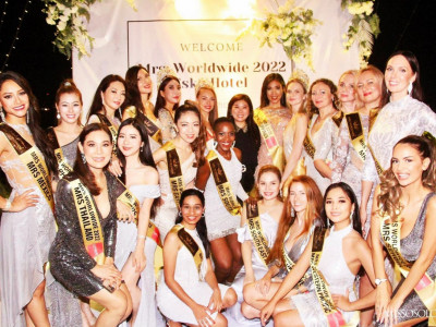 Đurđina sa ostalim mamama na takmičenju u Singapuru