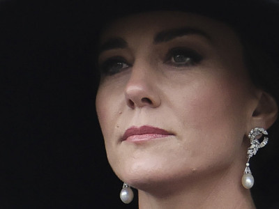 Kejt Midlton sa vidno upadljivim minđušama na "Dan sećanja"