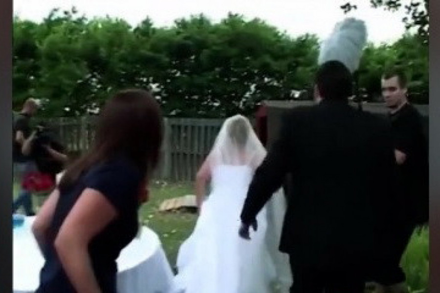 ULETELA JE KAO FURIJA MEĐU MLADENCE I OTKRILA STRAŠNU ISTINU O MLADOŽENJI: Bivša devojka rasturila venčanje, snimak završio na internetu(VIDEO)