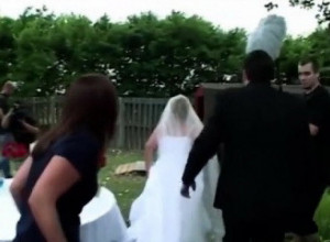 ULETELA JE KAO FURIJA MEĐU MLADENCE I OTKRILA STRAŠNU ISTINU O MLADOŽENJI: Bivša devojka rasturila venčanje, snimak završio na internetu (VIDEO)