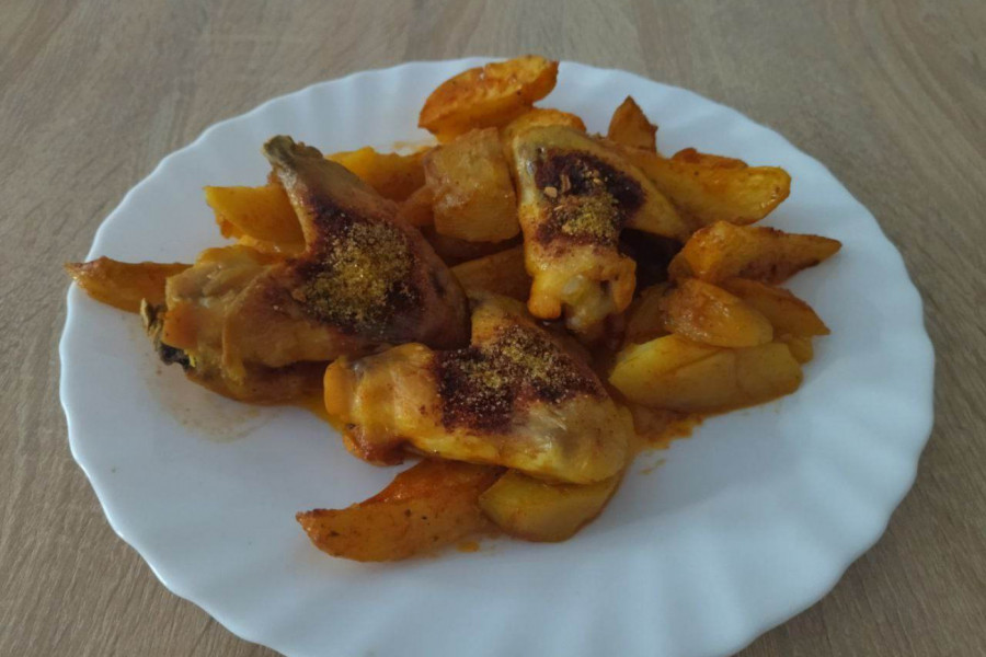 PREUKUSAN RUČAK ZA VIKEND: Pečeni krompir sa karamelizovanim krilcima