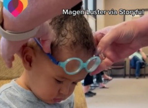 OVAJ SNIMAK ĆE VAM DEFINITIVNO PROMENITI DAN: Mališan nikada nije video majku, a onda su mu stavili specijalne naočare, suze same teku od ovog prizora! (VIDEO)
