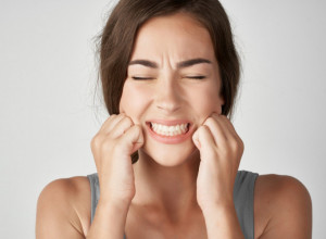 KAKO DA SAČUVATE ZUBE DO POZNIH GODINA: Nekoliko stvari koje nikako ne treba da radite po savetu zubara! (FOTO)