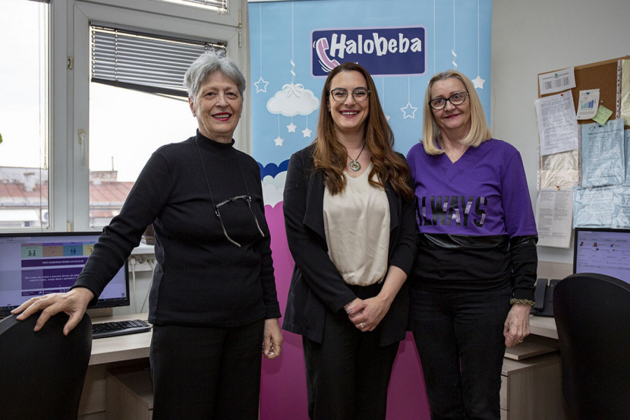Jelena Vasojević sa kolegicama u savetovalištu „Halo beba“