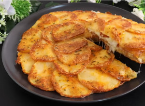 SUPER HRSKAVO! Ako imate samo 2 krompira napravite ovo ukusno jelo i oduševite čitavu porodicu, BRZO I LAKO! (VIDEO)