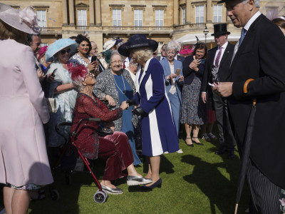 Kralji i kraljica ugostilu su 8.000 zvanica na baštenskoj zabavui uoči krunisanja
