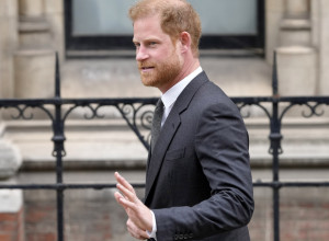 STIGAO HARI! Britanski mediji u transu, niko nije očekivao da će mladi kraljević učiniti OVO, da li mu sledi novo poniženje na dan očevog krunisanja? (FOTO/VIDEO)