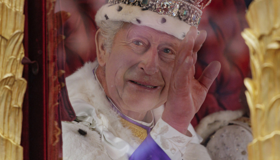 PROGOVORILI LEKARI: Stiglo je konačno objašnjenje zašto kralj Čarls III ima prste kao "kobasice"! (FOTO)