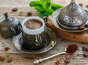 DA LI STE PROBALI KARDAMOM? Indijski začin oplemenjuje jela, a kao dodatak kafi ubrzava metabolizam (FOTO)
