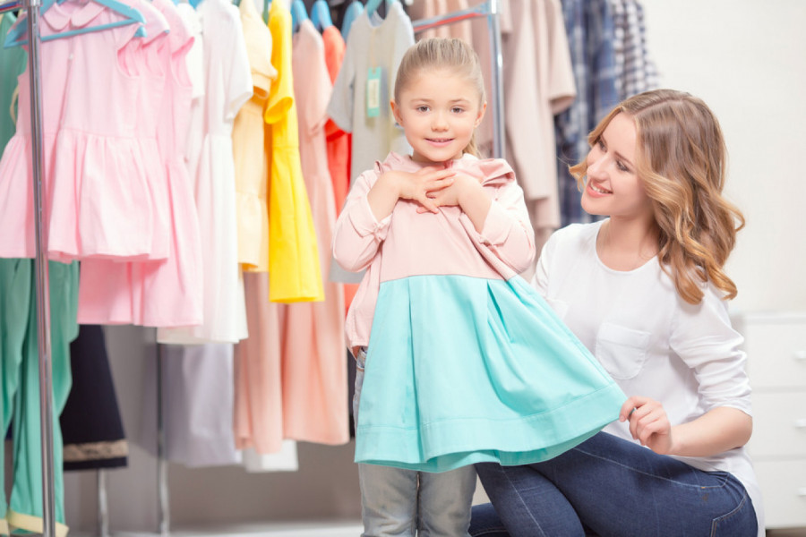 OVO TREBA DA ZNA SVAKA MAJKA KOJA IMA ĆERKU: 6 saveta za kupovinu haljina za devojčice!