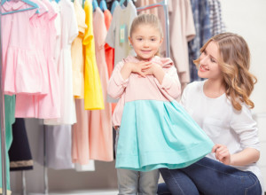 OVO TREBA DA ZNA SVAKA MAJKA KOJA IMA ĆERKU: 6 saveta za kupovinu haljina za devojčice!