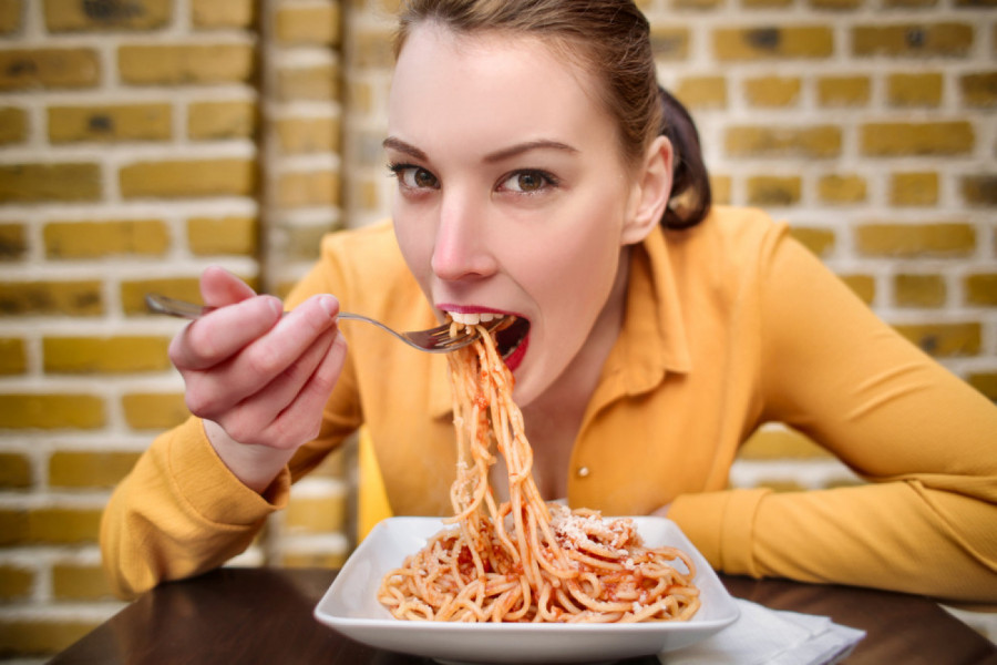 NUTRICIONISTI REŠILI DILEMU KOLIKO PASTA ZAISTA GOJI: Da li čekate da se testenina dobro skuva, prekuva i jedete li je vrelu? Nije svejedno!