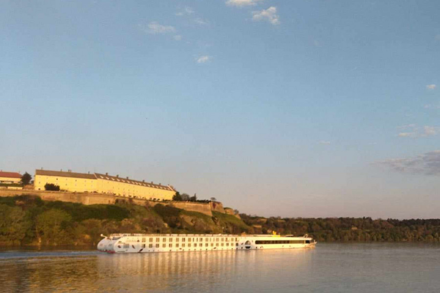 Na lepom, plavom Dunavu...