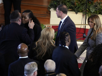 Zbog sivog kaputa našla se na meti kritika