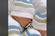 OD OVIH BEBA NEMA NIŠTA SLAĐE: Snimak bezbrižnih blizanaca koji se grle rastopio je srca! (VIDEO)
