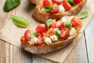 PRAVI ITALIJANSKI BRUSKETI KAO IZ NAJBOLJIH RESTORANA: Hrskavi zalogaji koji osvajaju sva čula