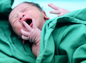 ZAMENILI SU IH NA ROĐENJU U BOLNICI i 60 godina kasnije dogodilo se nešto strašno: Saznale su jezivu ISTINU!