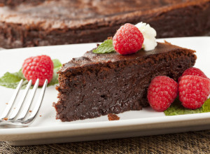 FRAMBOAZ TORTA: Za sve ljubitelje čokolade i malina stiže pravi užitak!