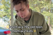 IMA 19 GODINA I DVOJE DECE: Kada je ova mlada mama pokazala šta jedu njeni mališani, usledile su burne reakcije javnosti! (VIDEO)