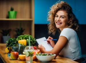 DIJETA OD 5 DANA TOPI KILOGRAME I USPORAVA STARENJE: Evo šta je FMD ishrana za koju stručnjaci tvrde da će vas preporoditi