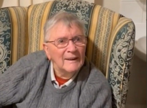 LJUBAVNA PRIČA O KOJOJ BRUJI SVET: Emotivan susret bake i deke posle 30 godina u staračkom domu! (VIDEO)
