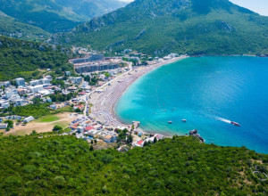 "PLAŽA NA KOJU DOĐE DVOJE, A ODE - TROJE": Malena uvala, tirkizno more i crnogorska plaža skrivena od pogleda (VIDEO)