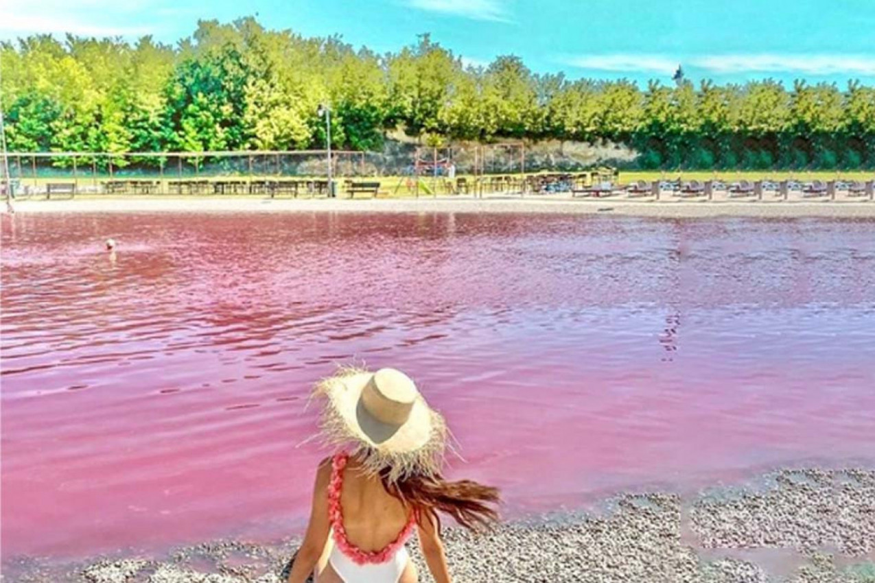 LEKOVITA BANJA NA SAT I PO OD BEOGRADA: Jezero deluje magično, ružičaste je boje - a smeštaj jeftiniji od ručka za dvoje
