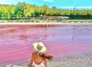 LEKOVITA BANJA NA SAT I PO OD BEOGRADA: Jezero deluje magično, ružičaste je boje - a smeštaj jeftiniji od ručka za dvoje