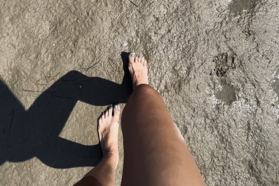 LEŽALE SMO NA NUDISTIČKOJ PLAŽI NA DUNAVU KAD NAM JE PRIŠLA BABA: "Kako ste mlade i lepe, samo se nemojte udavati!"