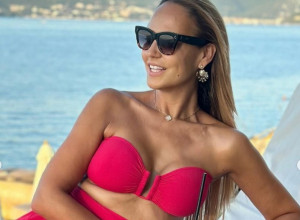 MARIJANA MATEUS ZADIGLA SUKNJU, SVE PRŠTI: Fatalna Novosađanka žari i pali na plaži - muškarcima srce preskače!  (FOTO)