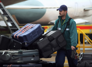 DA LI IMATE CRNI, SIVI ILI TEGET KOFER? Avio - kompanije i aerodromi imaju upozorenje za vas