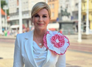 KOLINDA POKAZALA STRUK KAO U DEVOJČICE: Cela srpska plata za cipele, a tek da vidite kombinezon! (FOTO)