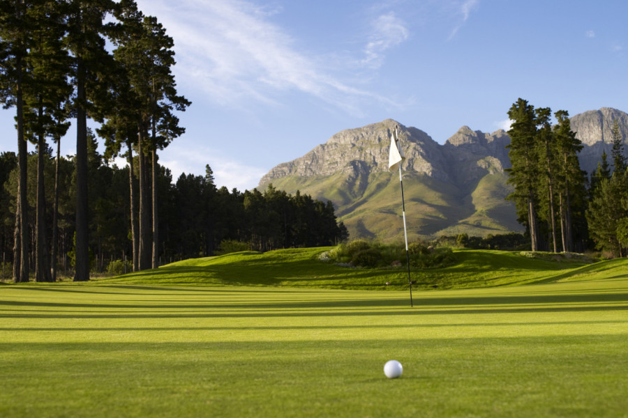 DŽOGIRALA JE PORED GOLF-TERENA, A ONDA ODJEDNOM ČULA VRISKU I ČUDNE ZVUKOVE! Kada se okrenula na travi je ugledala par u zanosu: Sve je snimila, ALI TO NIJE BIO KRAJ! (FOTO)