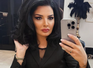 MILENA POPOVIĆ KAO IZ STUDENTSKIH DANA: Objavila selfi kom se niko nije nadao, grmi u pripijenoj košulju, a svi gledaj u ovaj detalj na stomaku (FOTO)