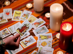 DRUGA POLOVINA DECEMBRA ĆE VAS OBELEŽITI ZA CELU GODINU! Tarot horoskop svakom znaku poručuje jedno: VEŽITE SE, NEĆE BITI LAKO!