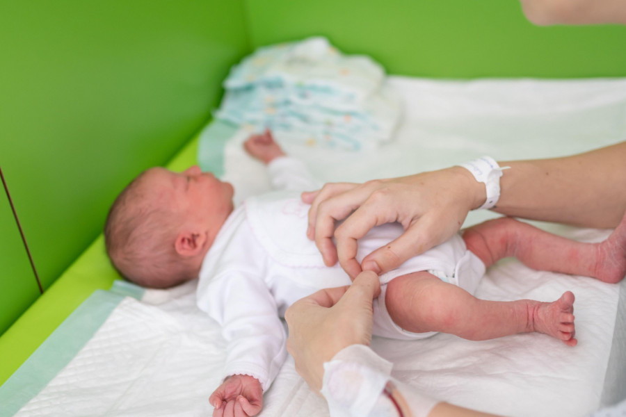 TETKA JE DOŠLA U POSETU NOVOPEČENOJ MAMI I NJENOM SINU: Kada je pogledala bebu ODMAH je shvatila da nešto nije u redu - fotografija deteta je sve dokazala!