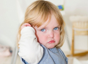 USVOJILA JE DVOGODIŠNJE DETE, KOJE NIKO NIJE ŽELEO I KOJE JE BILO U 4 HRANITELJSKE PORODICE: Kada je dovela devojčicu kući njene prve reči su joj SLOMILE SRCE!