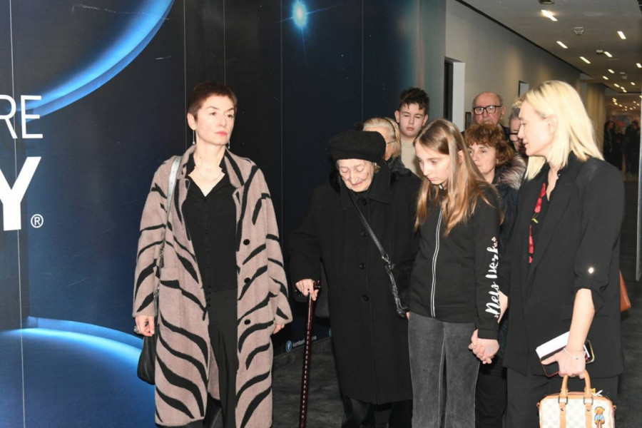 Vesna Milić je stigla u pratnji Milinkovićeve bivše supruge Jelene Đukić, ćerke Divne i majke