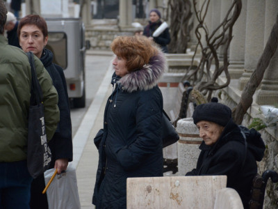 Vesna se ne odvaja od Miloradove majke