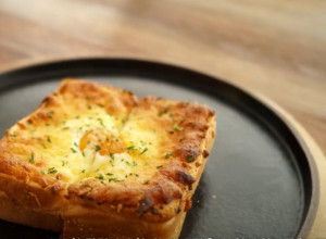 IDEJA ZA BRZ DORUČAK OD SASTOJAKA KOJE IMATE KOD KUĆE: Punjeni tost - ukus koji će vas osvojiti već na prvi zalogaj!