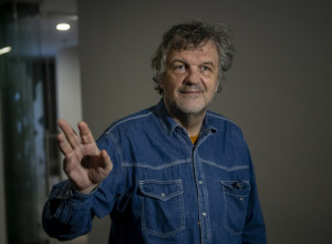 PRAVI RAZLOG ZAŠTO SE EMIR KUSTURICA KRSTIO I PREŠAO U PRAVOSLAVLJE! Evo ko mu to nikada nije oprostio, ali on ima snažan razlog za takvu odluku!