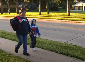 MAJKA SVAKOG DANA PEŠAČI SA SINOM SKORO 10 KILOMETARA: Kada se saznala ISTINA završila je na svim televizijama! (VIDEO)