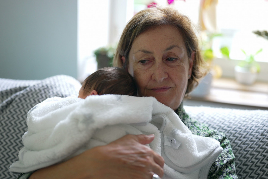 UGLEDALA SAM NEŠTO OGAVNO NA BEBINOM OBRAZU I POŽELELA DA ZGAZIM SVEKRVU: Mladoj mami je pozlilo kad je videla šta je majka njenog muža uradila detetu!