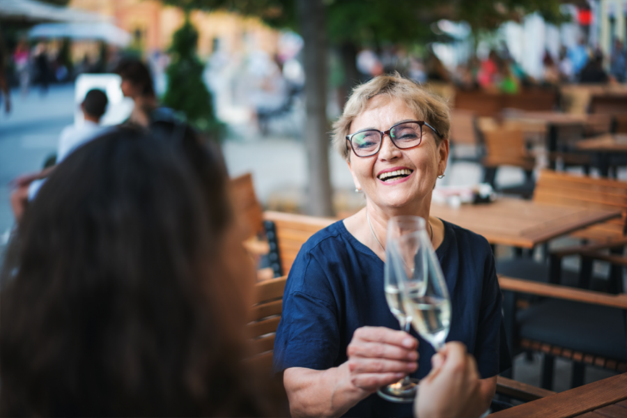 POZVALA JE SVEKRVU U RESTORAN I NIJE NI SANJALA ŠTA ĆE JOJ PRIREDITI: Međutim, tu nije bio kraj, ovoj ženi se život pretvorio u pakao!