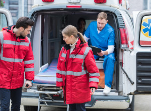 DOK JE STENJALA OD BOLOVA, NJEN MUŽ JE IMAO DRUGA POSLA: Na putu do bolnice usledila je drama - najveća podrška bio joj je muškarac koji nije njen suprug!